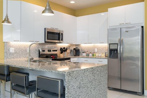 Touwnhouse à vendre à Clermont, Floride: 3 chambres, 139.45 m2 № 2277896 - photo 11