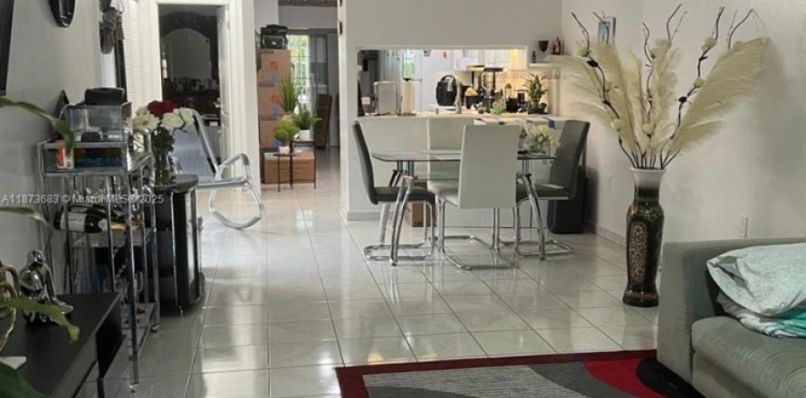 Villa ou maison à Hialeah, Floride 3 chambres, 90.12 m2 № 1926182