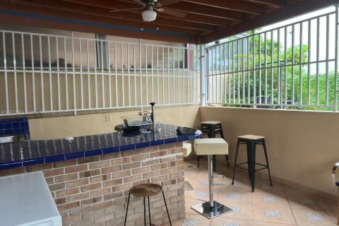 Casa en alquiler en Hialeah, Florida, 3 dormitorios, 90.12 m2 № 1926182 - foto 20