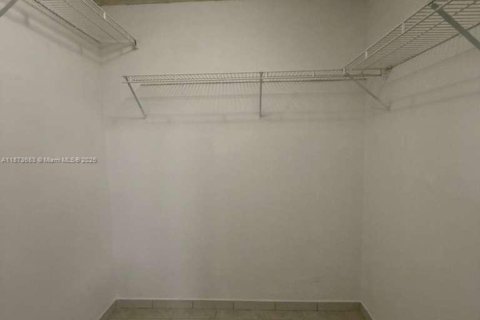 Casa en alquiler en Hialeah, Florida, 3 dormitorios, 90.12 m2 № 1926182 - foto 11