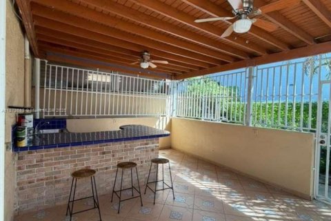 Casa en alquiler en Hialeah, Florida, 3 dormitorios, 90.12 m2 № 1926182 - foto 18