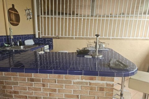 Casa en alquiler en Hialeah, Florida, 3 dormitorios, 90.12 m2 № 1926182 - foto 19