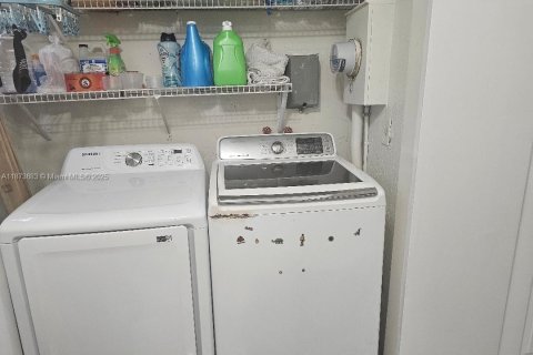 Casa en alquiler en Hialeah, Florida, 3 dormitorios, 90.12 m2 № 1926182 - foto 17