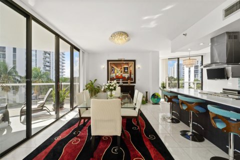 Купить кондоминиум в Авентура, Флорида 2 спальни, 167.22м2, № 1977184 - фото 4