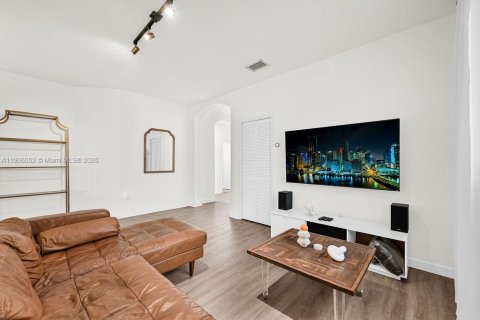 Villa ou maison à vendre à Doral, Floride: 3 chambres, 137.31 m2 № 1956671 - photo 11