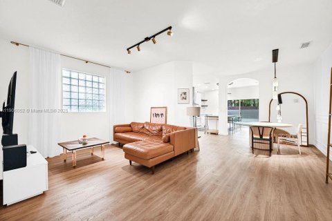 Villa ou maison à vendre à Doral, Floride: 3 chambres, 137.31 m2 № 1956671 - photo 9