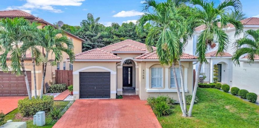 Villa ou maison à Doral, Floride 3 chambres, 137.31 m2 № 1956671