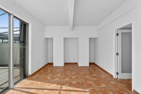 Купить таунхаус в Майами, Флорида 3 спальни, 159.42м2, № 2048177 - фото 28