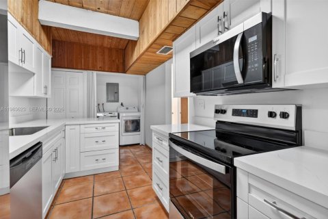 Купить таунхаус в Майами, Флорида 3 спальни, 159.42м2, № 2048177 - фото 21