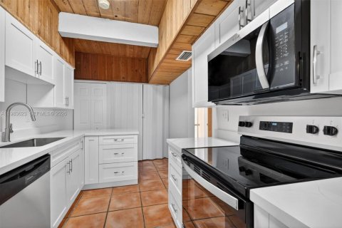 Купить таунхаус в Майами, Флорида 3 спальни, 159.42м2, № 2048177 - фото 22