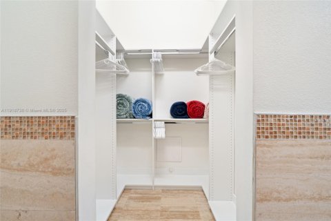 Villa ou maison à louer à Miami, Floride: 4 chambres, 248.89 m2 № 1972053 - photo 17