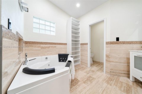 Villa ou maison à louer à Miami, Floride: 4 chambres, 248.89 m2 № 1972053 - photo 21