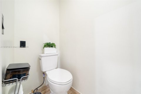 Villa ou maison à louer à Miami, Floride: 4 chambres, 248.89 m2 № 1972053 - photo 22