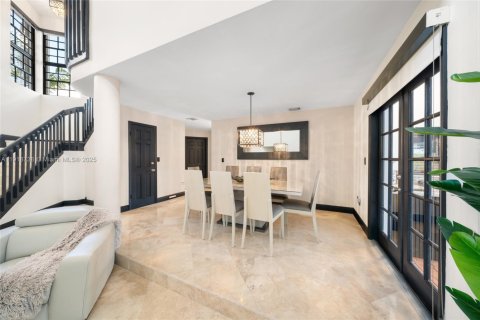 Villa ou maison à louer à Miami, Floride: 4 chambres, 248.89 m2 № 1972053 - photo 5