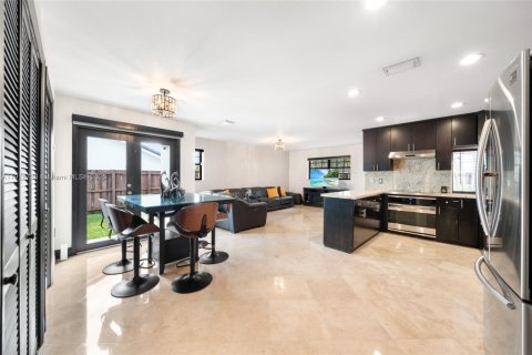 Villa ou maison à louer à Miami, Floride: 4 chambres, 248.89 m2 № 1972053 - photo 8