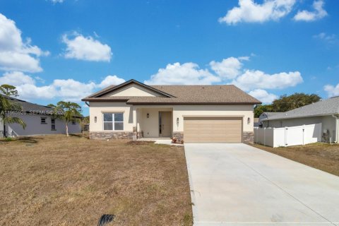 Casa en venta en Palm Bay, Florida, 3 dormitorios № 2063152 - foto 2