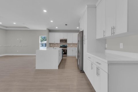 Casa en venta en Palm Bay, Florida, 3 dormitorios № 2063152 - foto 9