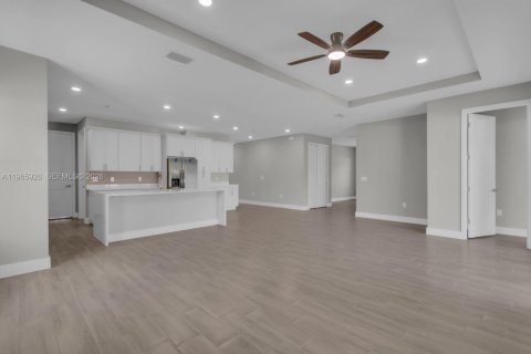 Casa en venta en Palm Bay, Florida, 3 dormitorios № 2063152 - foto 6