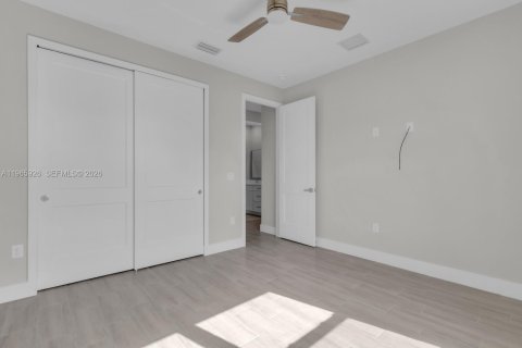 Casa en venta en Palm Bay, Florida, 3 dormitorios № 2063152 - foto 21