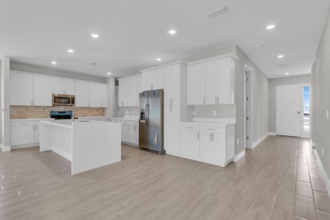 Casa en venta en Palm Bay, Florida, 3 dormitorios № 2063152 - foto 13