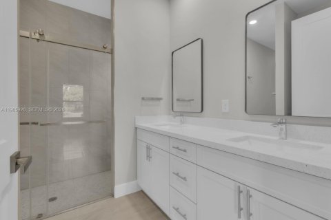 Casa en venta en Palm Bay, Florida, 3 dormitorios № 2063152 - foto 17