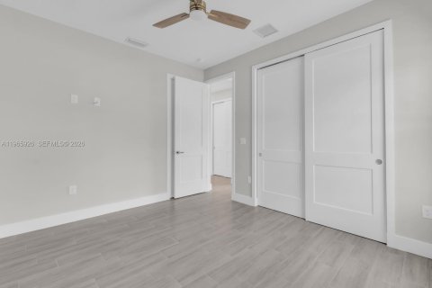 Casa en venta en Palm Bay, Florida, 3 dormitorios № 2063152 - foto 20