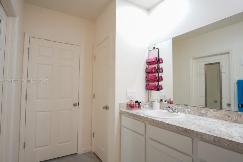 Купить виллу или дом в Порт-Сент-Луси, Флорида 3 спальни, 149.94м2, № 2022324 - фото 27