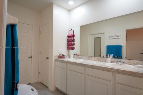 Купить виллу или дом в Порт-Сент-Луси, Флорида 3 спальни, 149.94м2, № 2022324 - фото 24