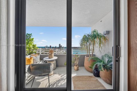 Copropriété à vendre à Miami Beach, Floride: 2 chambres, 100.8 m2 № 2429937 - photo 27
