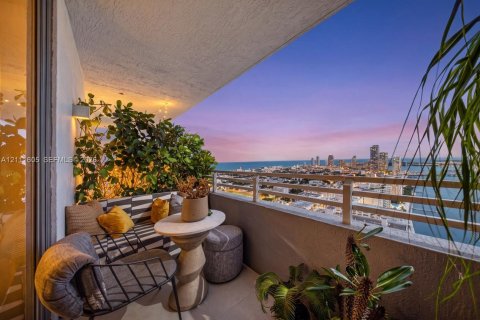 Copropriété à vendre à Miami Beach, Floride: 2 chambres, 100.8 m2 № 2429937 - photo 29