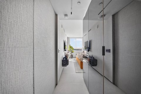 Copropriété à vendre à Miami Beach, Floride: 2 chambres, 100.8 m2 № 2429937 - photo 15