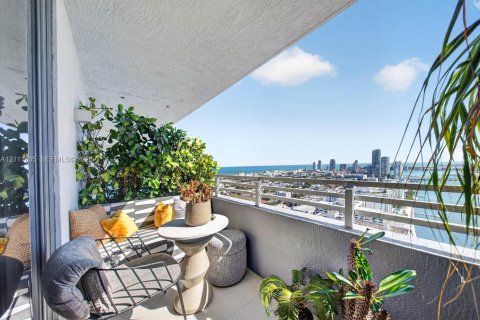 Copropriété à vendre à Miami Beach, Floride: 2 chambres, 100.8 m2 № 2429937 - photo 28