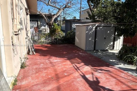 House in Hialeah, Florida 3 bedrooms, 202.43 sq.m. № 1994530 - photo 21