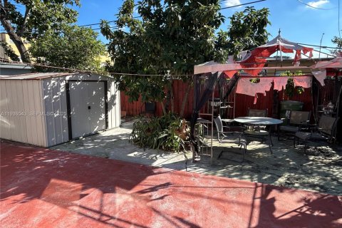 House in Hialeah, Florida 3 bedrooms, 202.43 sq.m. № 1994530 - photo 20