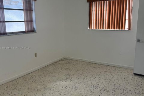 House in Hialeah, Florida 3 bedrooms, 202.43 sq.m. № 1994530 - photo 14