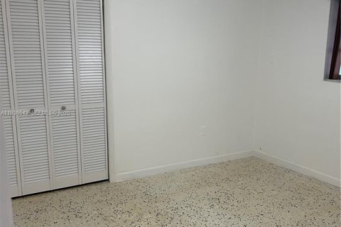 House in Hialeah, Florida 3 bedrooms, 202.43 sq.m. № 1994530 - photo 7