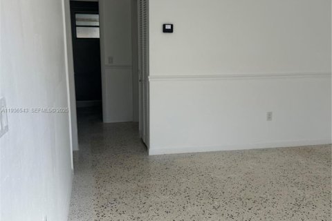 House in Hialeah, Florida 3 bedrooms, 202.43 sq.m. № 1994530 - photo 4