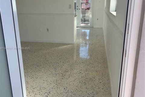 House in Hialeah, Florida 3 bedrooms, 202.43 sq.m. № 1994530 - photo 3