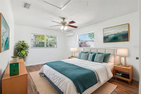House in Saint Petersburg, Florida 4 bedrooms, 202.53 sq.m. № 1721041 - photo 22