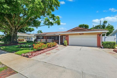 House in Saint Petersburg, Florida 4 bedrooms, 202.53 sq.m. № 1721041 - photo 4