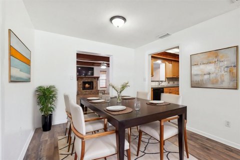 House in Saint Petersburg, Florida 4 bedrooms, 202.53 sq.m. № 1721041 - photo 17