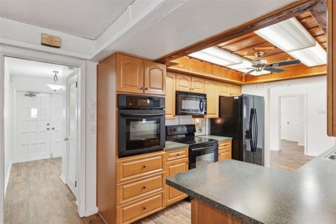 House in Saint Petersburg, Florida 4 bedrooms, 202.53 sq.m. № 1721041 - photo 13
