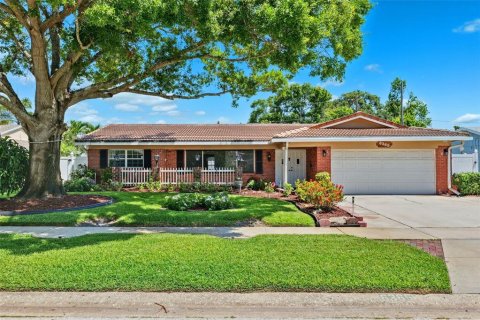 House in Saint Petersburg, Florida 4 bedrooms, 202.53 sq.m. № 1721041 - photo 3