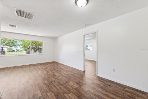 House in Saint Petersburg, Florida 4 bedrooms, 202.53 sq.m. № 1721041 - photo 21