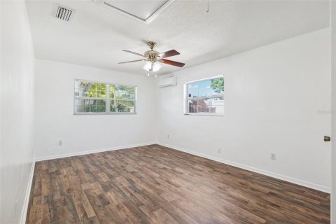 House in Saint Petersburg, Florida 4 bedrooms, 202.53 sq.m. № 1721041 - photo 24