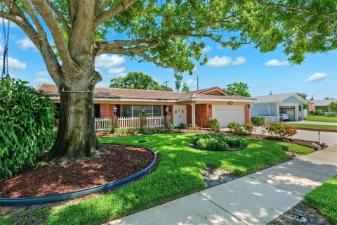 House in Saint Petersburg, Florida 4 bedrooms, 202.53 sq.m. № 1721041 - photo 5