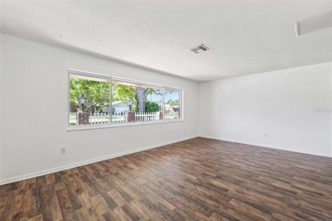 House in Saint Petersburg, Florida 4 bedrooms, 202.53 sq.m. № 1721041 - photo 18