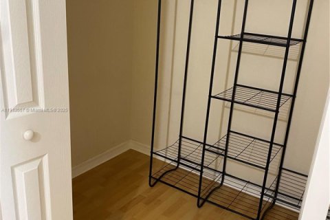 Condominio en alquiler en Doral, Florida, 2 dormitorios, 121.52 m2 № 1968843 - foto 13