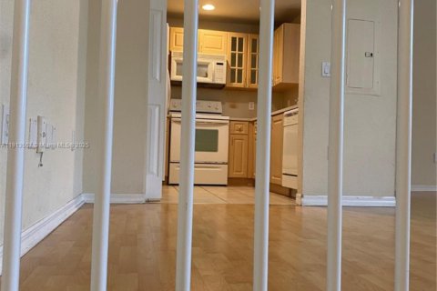 Condominio en alquiler en Doral, Florida, 2 dormitorios, 121.52 m2 № 1968843 - foto 24