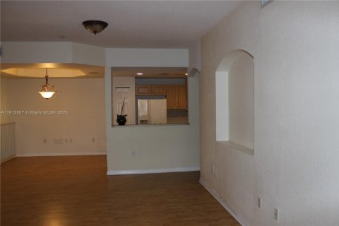 Condominio en alquiler en Doral, Florida, 2 dormitorios, 121.52 m2 № 1968843 - foto 3